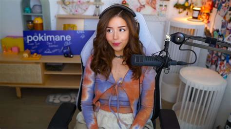 pornhub pokimane|POKIMANE SHOWS HER TITS ON TWITCH LIVE STREAM。